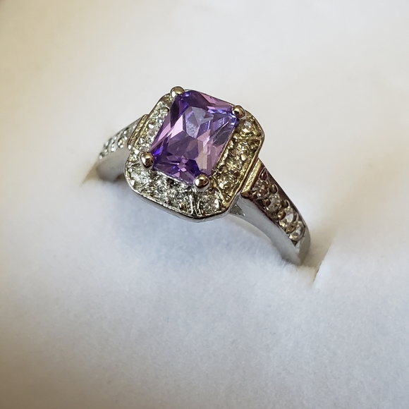 Princess cut pale amethyst ring silver tone, size 6. - Picture 4 of 6